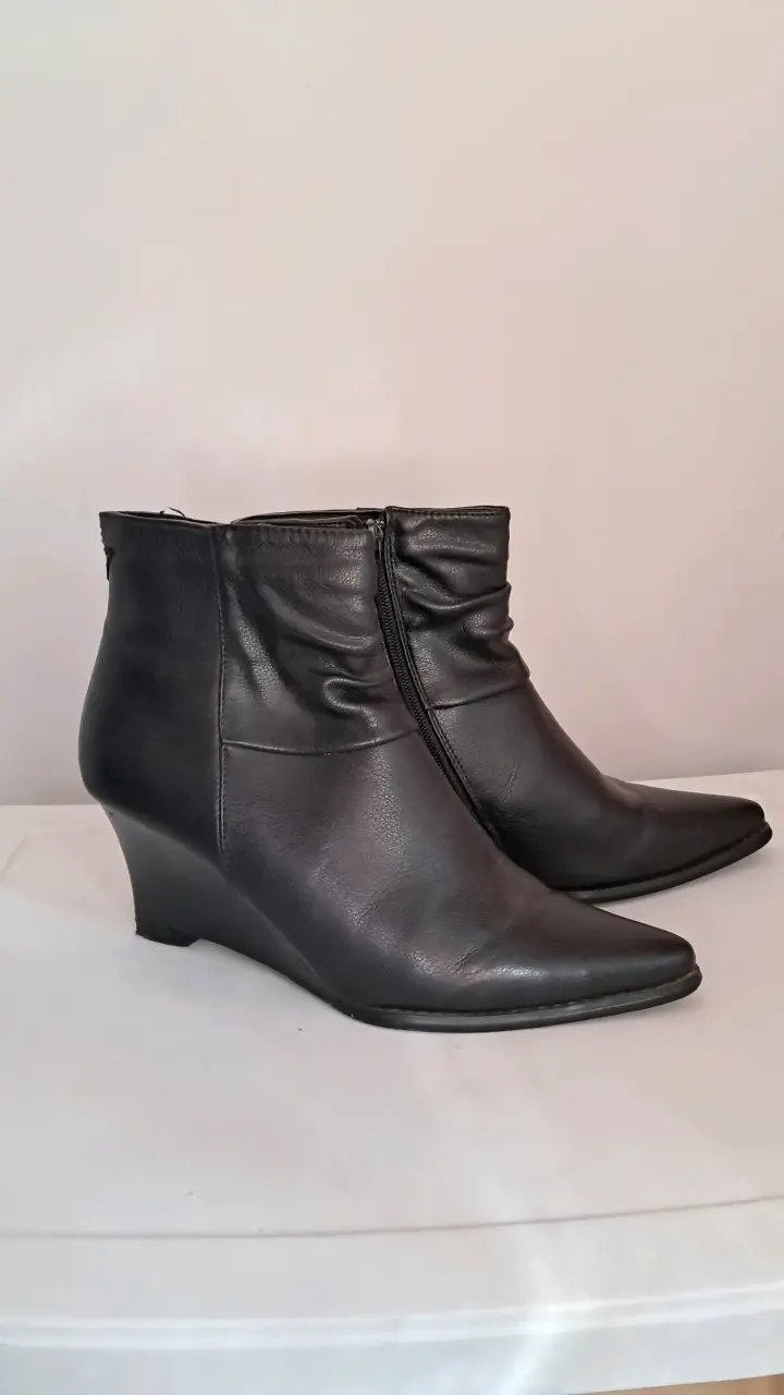 Botines negros de cuero - 1