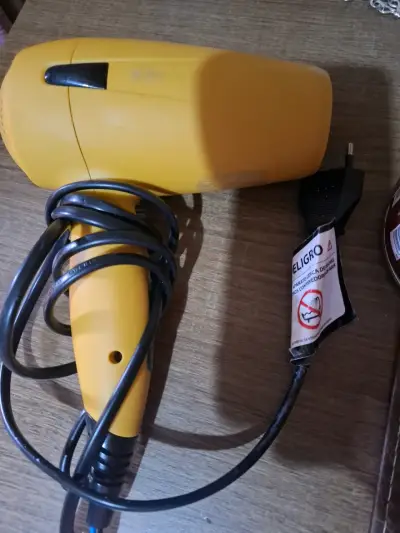 Secador de pelo amarillo - miniatura 1