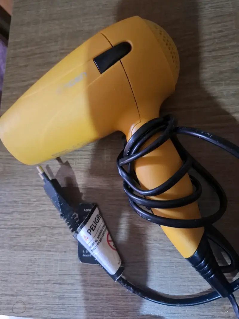 Secador de pelo amarillo - 2