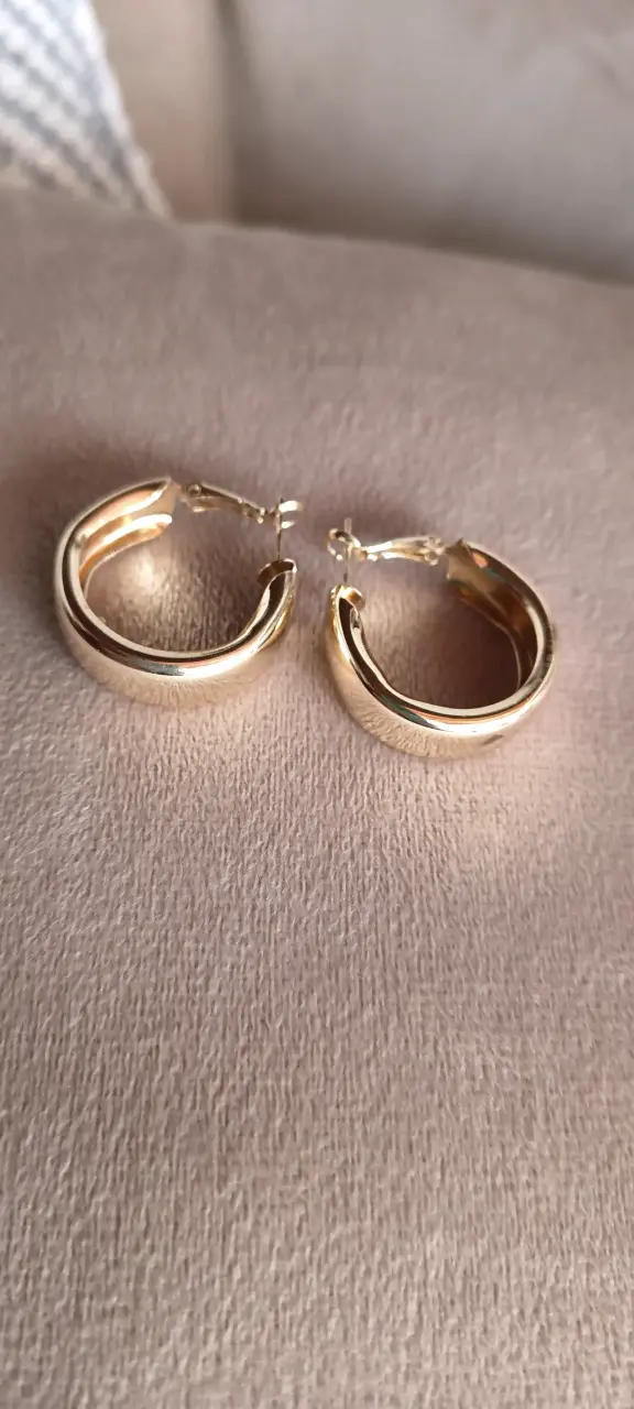 Aros de aro dorados