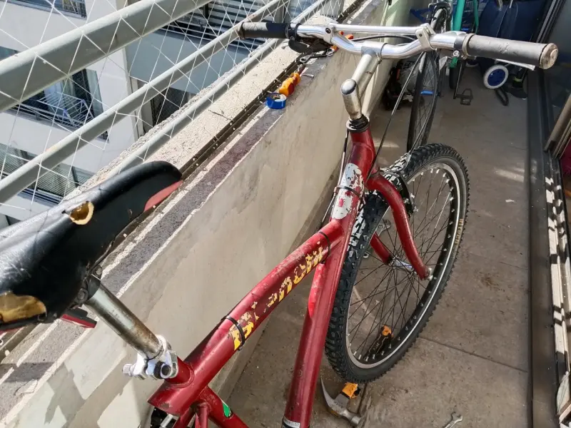 Bicicleta de montaña roja - 6