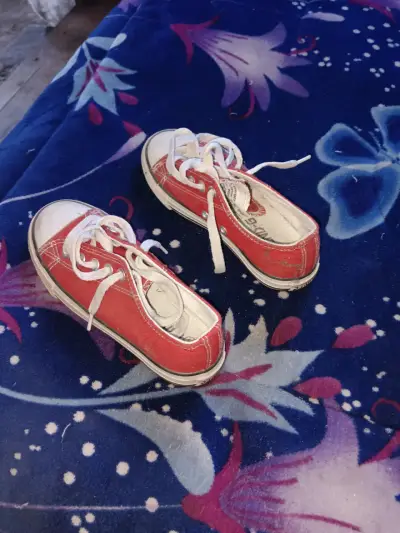 Zapatillas rojas infantiles - miniatura 2