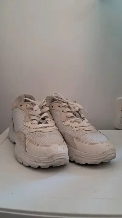 Zapatillas deportivas blancas - miniatura 1