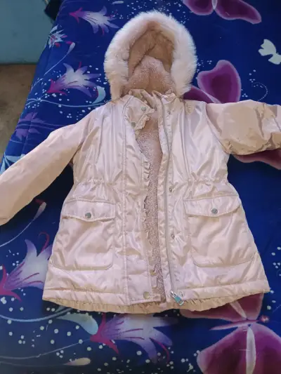 Parka rosada con capucha - miniatura 3