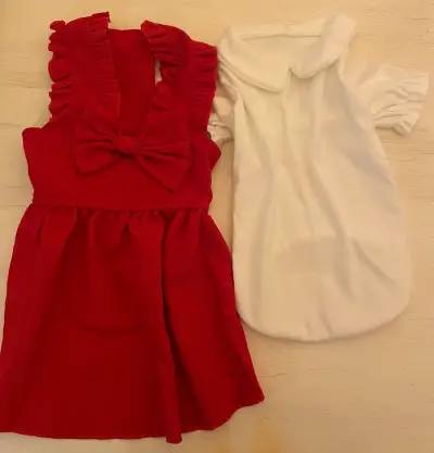 Vestido rojo con moño y camiseta blanca - miniatura 1