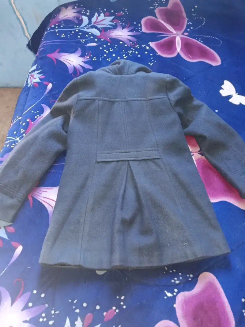 Abrigo gris estilo clásico