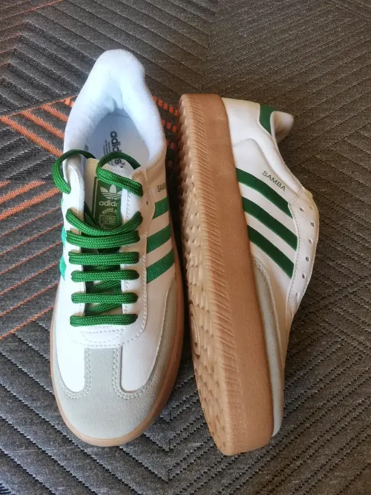 Zapatillas deportivas blancas y verdes - 2