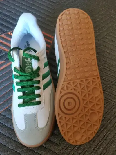 Zapatillas deportivas blancas y verdes - miniatura 3