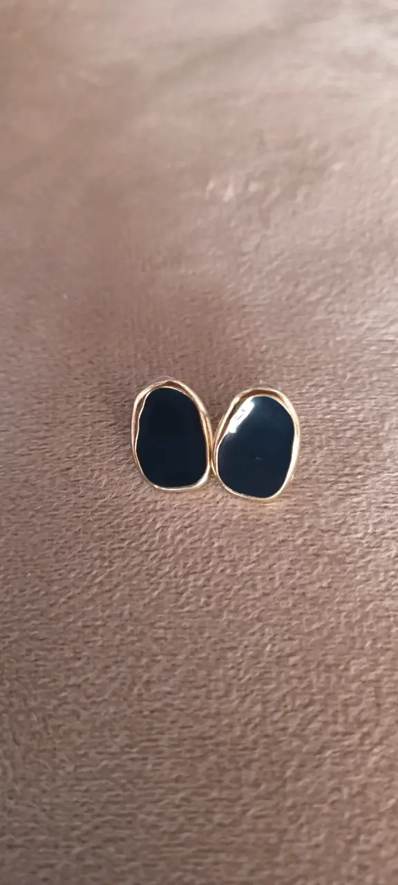 Aros dorados con centro negro