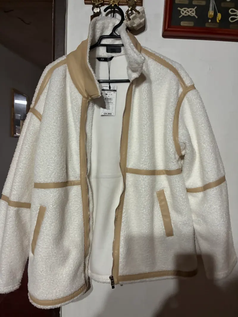 Abrigo blanco marca fashions park