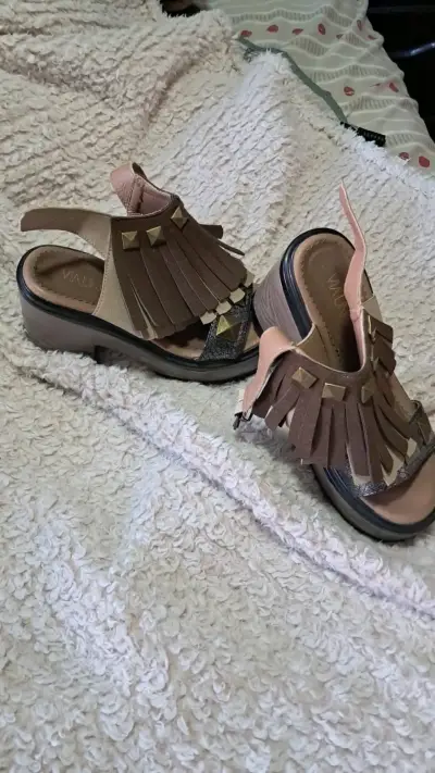 Sandalias marrones con flecos (viauno) - miniatura 2