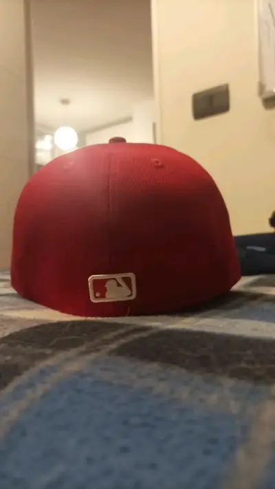 Gorra roja y Café con diseño, cerradas - miniatura 2