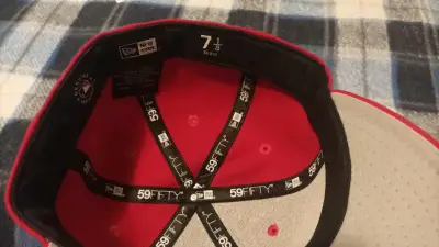 Gorra roja y Café con diseño, cerradas - miniatura 3