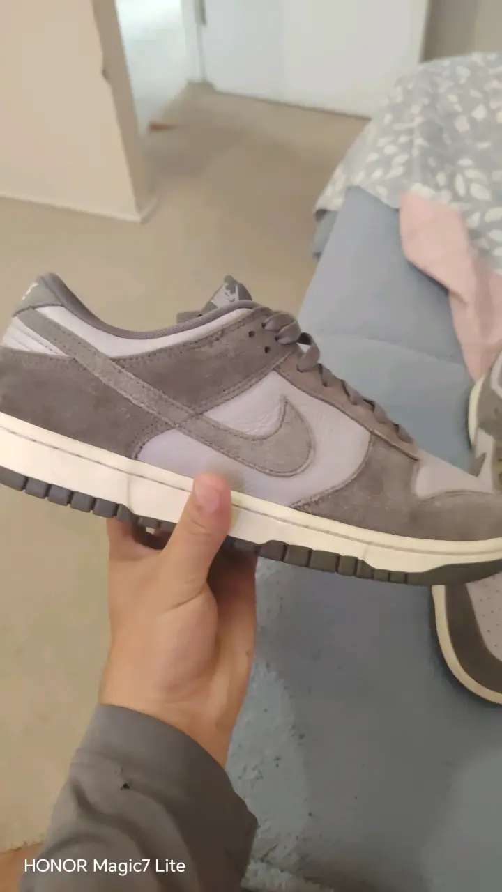 Zapatillas deportivas grises usadas - 2