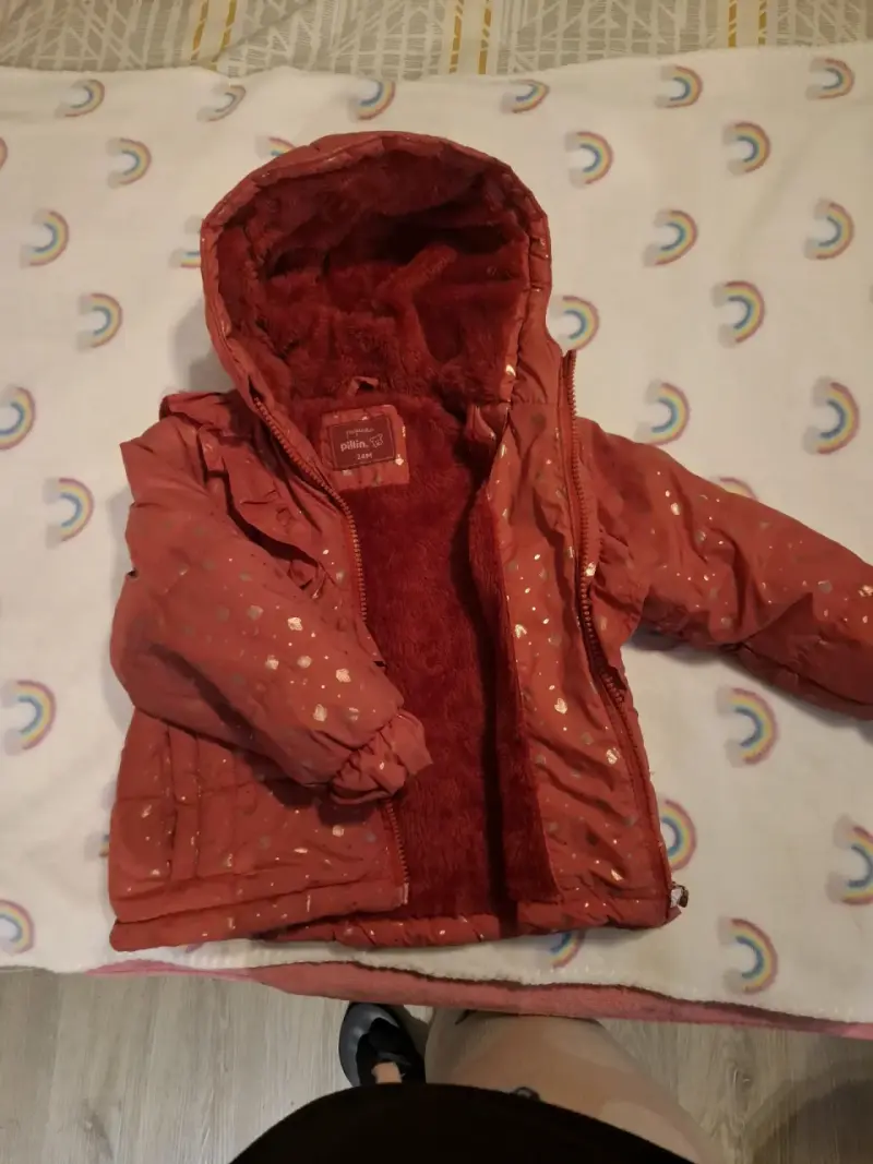 Chaqueta acolchada roja con capucha - 2
