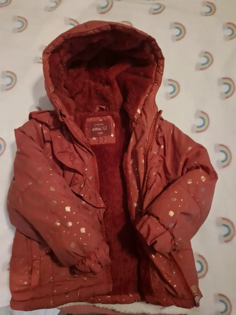 Chaqueta acolchada roja con capucha - 3