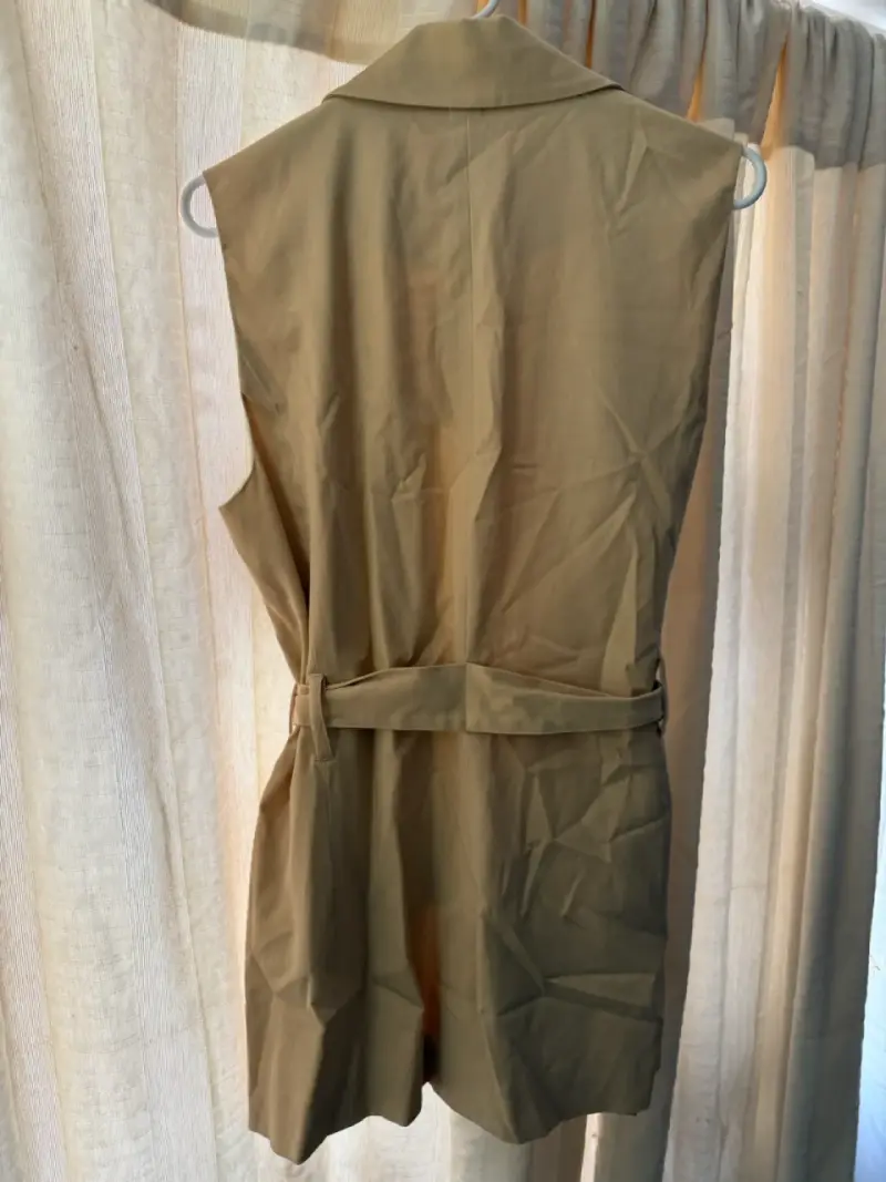 Chaqueta beige sin mangas - 2