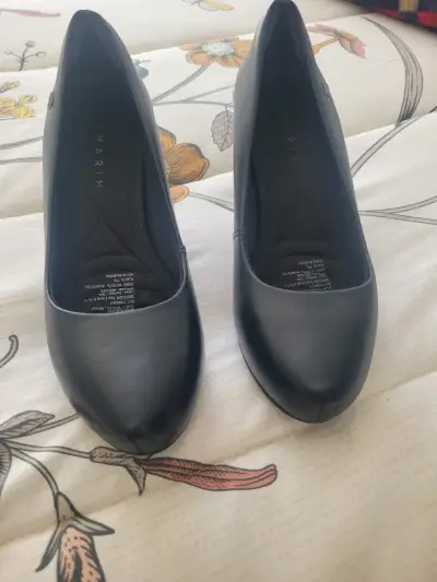 Tacones negros de cuero sintético - miniatura 3