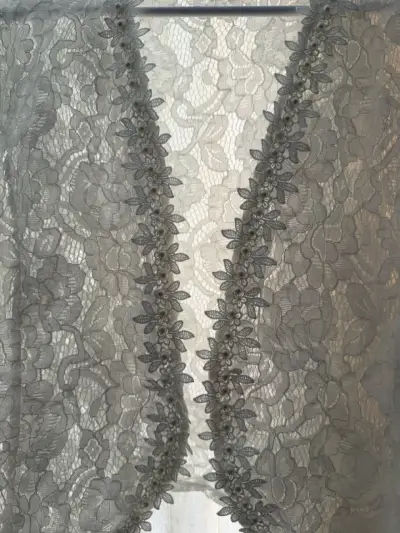Blusa de encaje blanca - miniatura 2