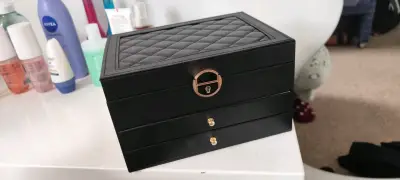 Caja organizadora negra acolchada - miniatura 1