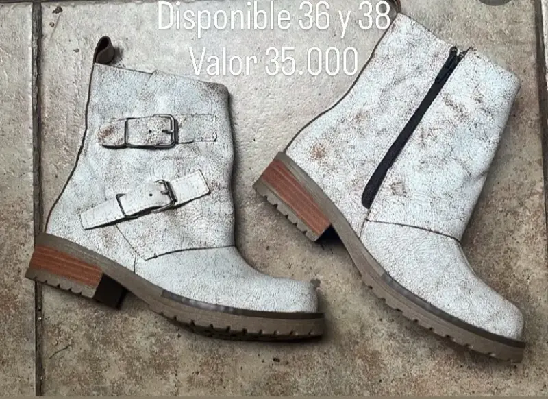 Botas blancas con hebillas talla 36-38