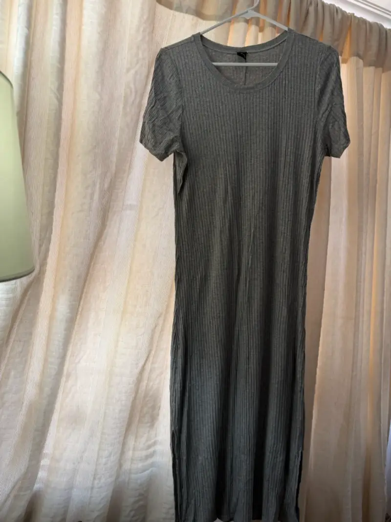 Vestido largo gris acanalado - 1