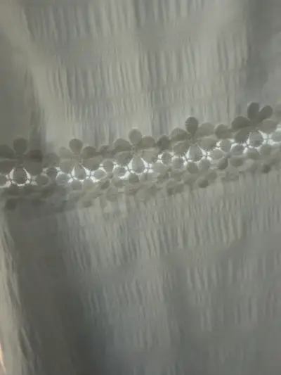 Vestido corto blanco con bordado - miniatura 3