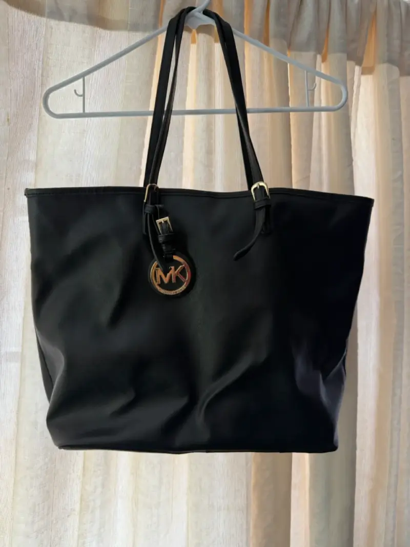 Bolso negro grande MK - 1