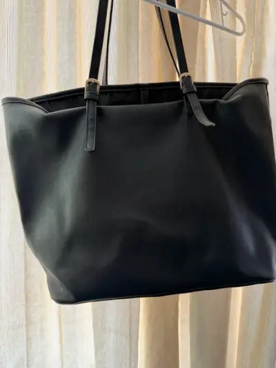 Bolso negro grande MK - miniatura 2