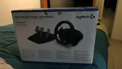 Volante Logitech G923 Trueforce + Pedales para PS5 - miniatura 2