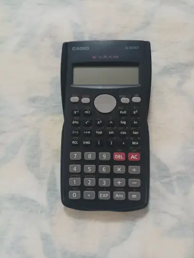 Calculadora científica Casio fx-82MS - miniatura 1