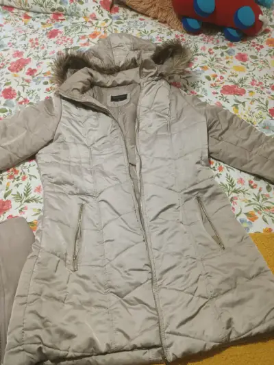 Parka beige con capucha de piel - miniatura 1