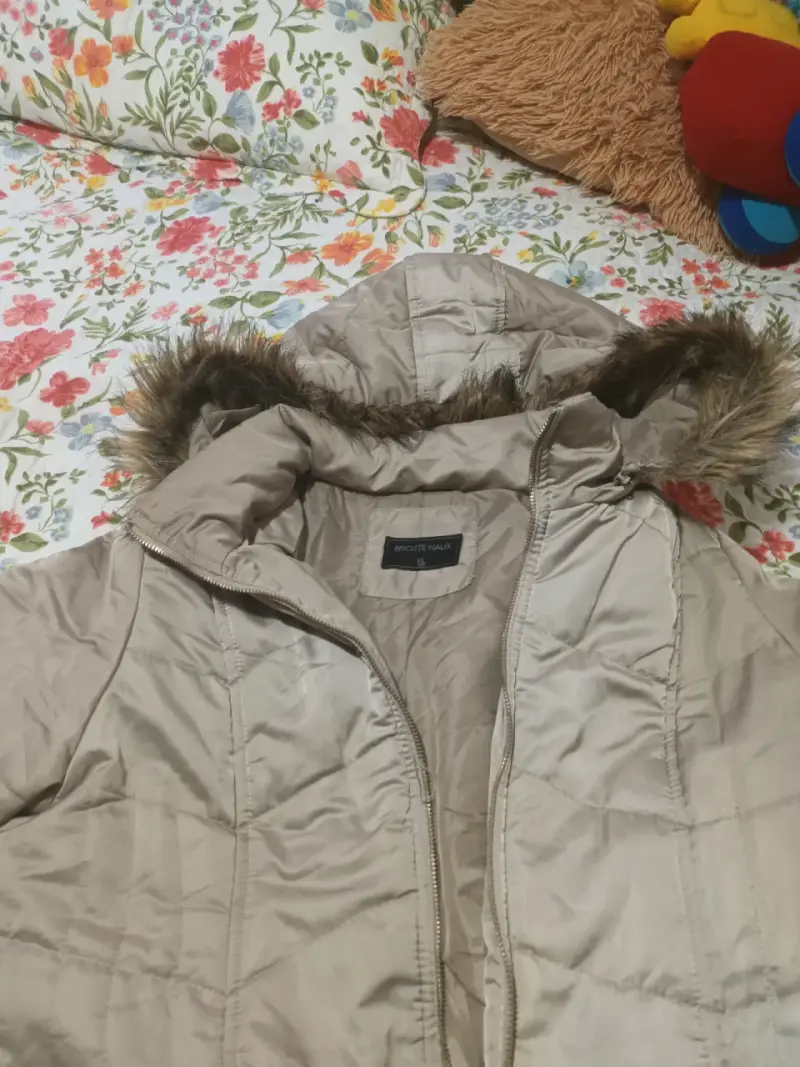 Parka beige con capucha de piel - 2