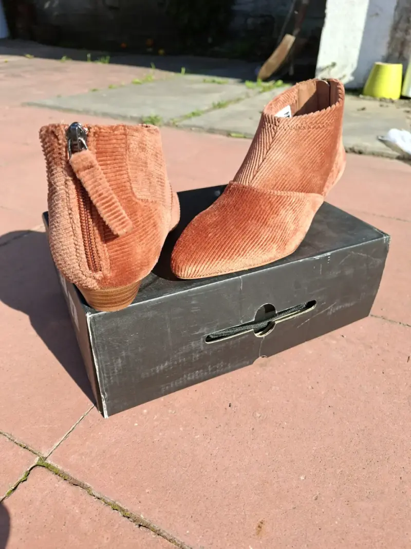 Botines de pana naranjas