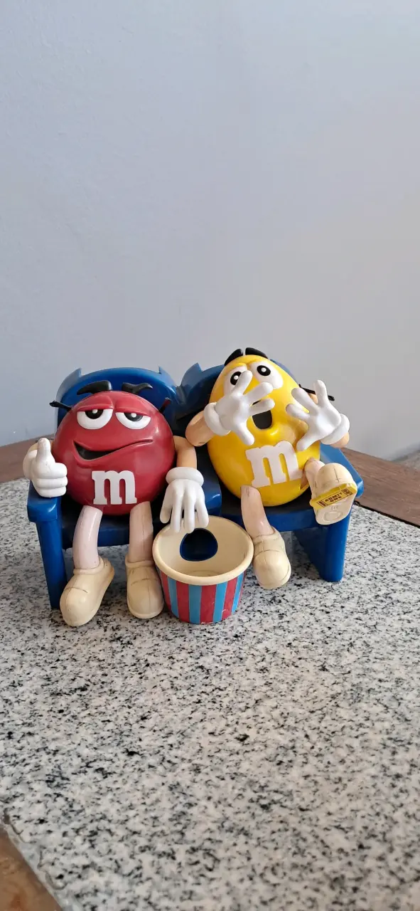 Adorno de M&M en sillón - 2
