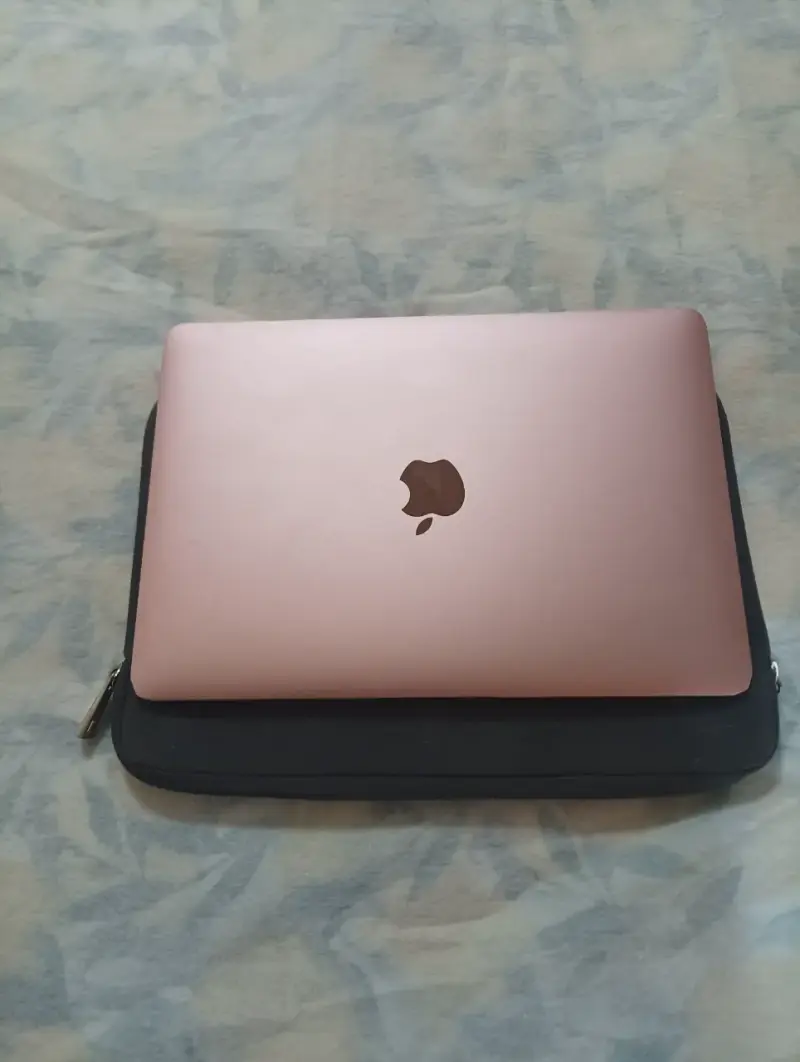 Laptop Macbook color rosado
