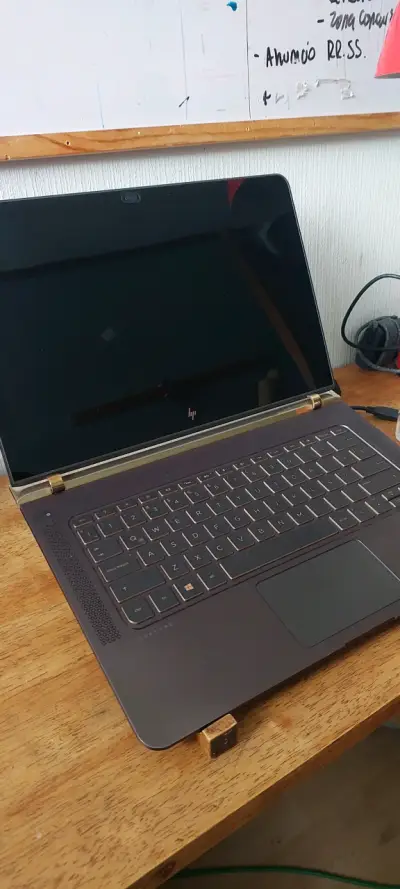 Notebook HP Spectre (Lila oscuro con dorado) - miniatura 4
