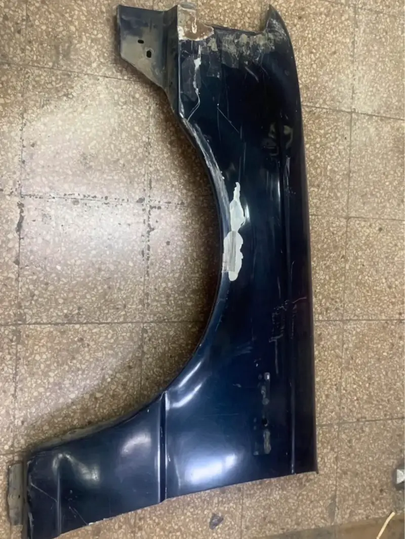 Guardafango de auto usado