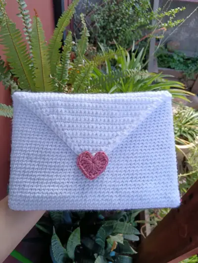 Funda "sobre" tejida a crochet - miniatura 1