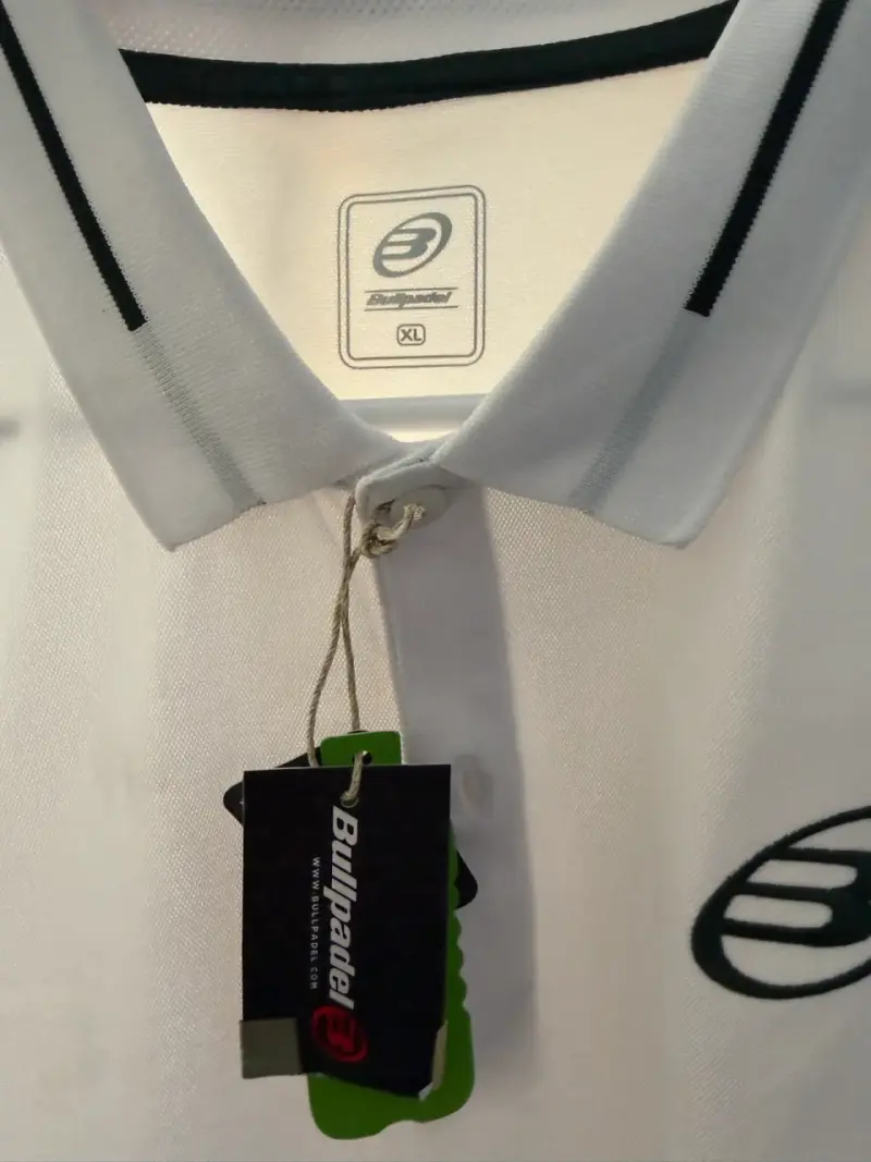 Polera deportiva blanca con logo - 2