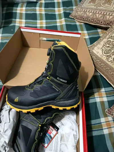 Botas de montaña negras y amarillas - miniatura 4