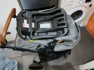Coche de bebé gris en buen estado - miniatura 4