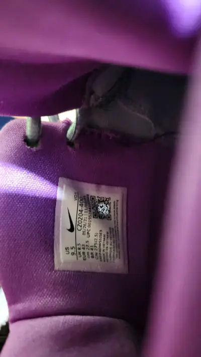 Zapatillas deportivas Kyrie negras y moradas - miniatura 2