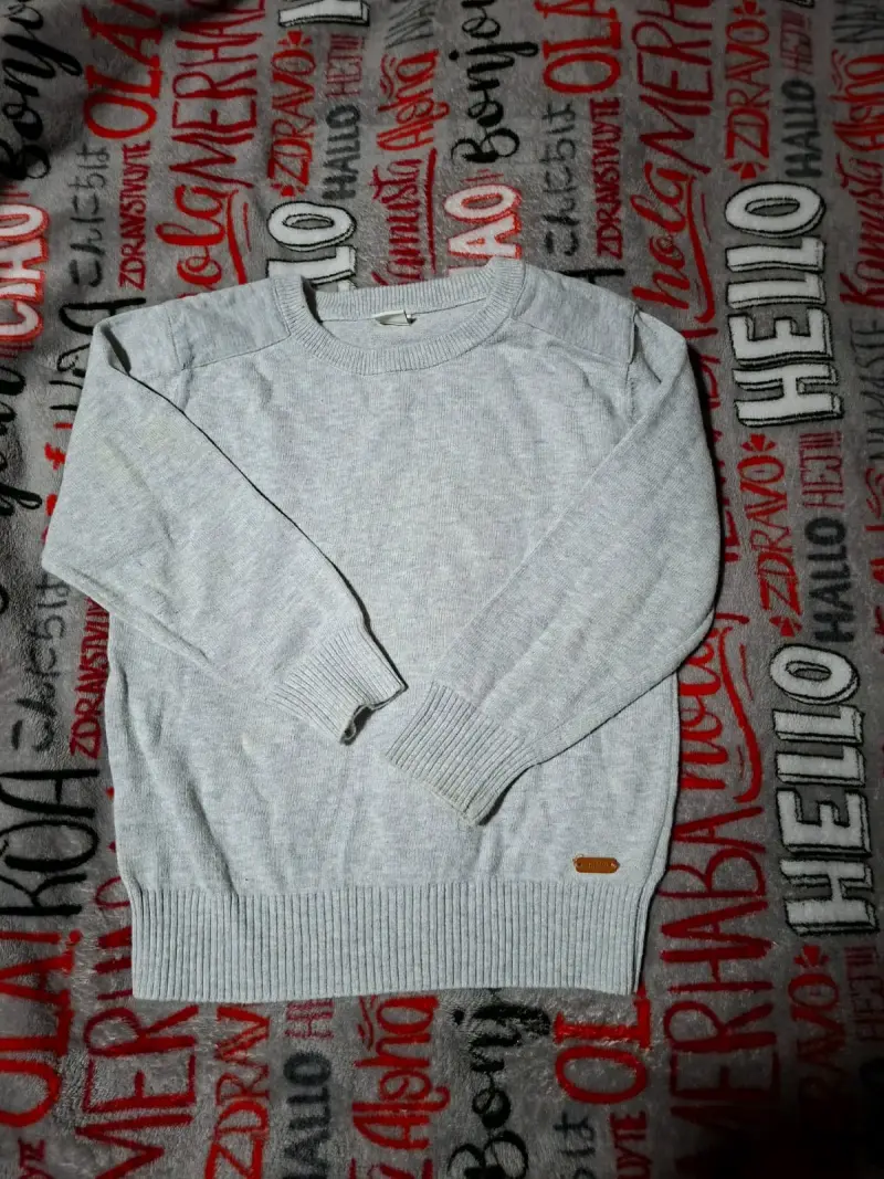 Sweater gris de niño
