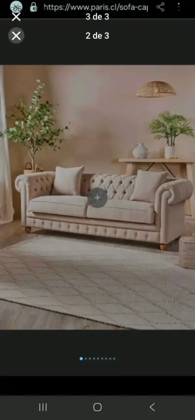 Sofá beige con cojines - miniatura 3