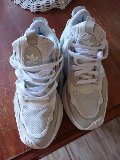 Zapatillas deportivas blancas Adidas - miniatura 1
