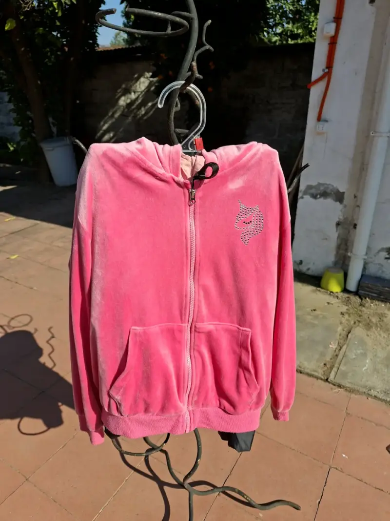 Polerón rosado con unicornio