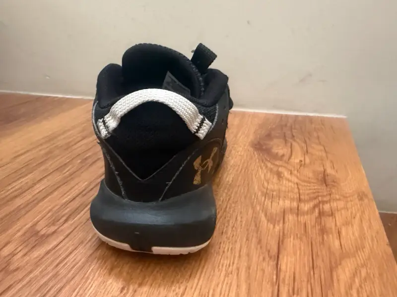 Zapatillas negras deportivas - 2