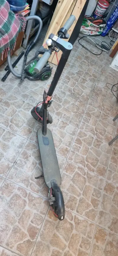 Scooter eléctrico usado - miniatura 1