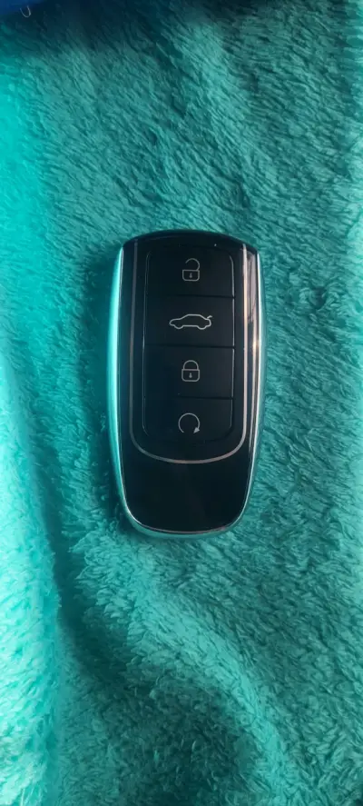 Llave inteligente de auto - miniatura 1